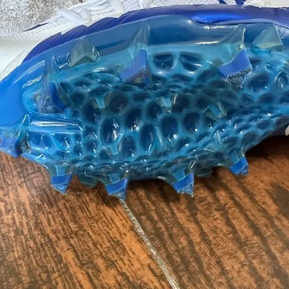 Nike White and Blue Athletic Cleats - Picture 8 of 8